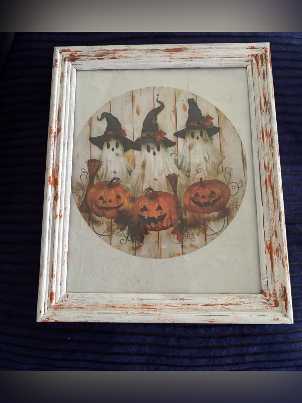 This framed picture shows a vintage-style
Halloween wall art piece 8”x 10”